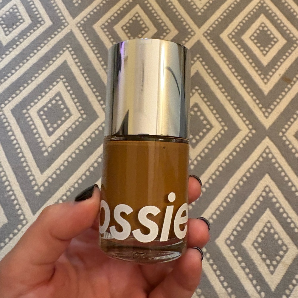 Glossier Liquid Foundation - Medium Deep 2